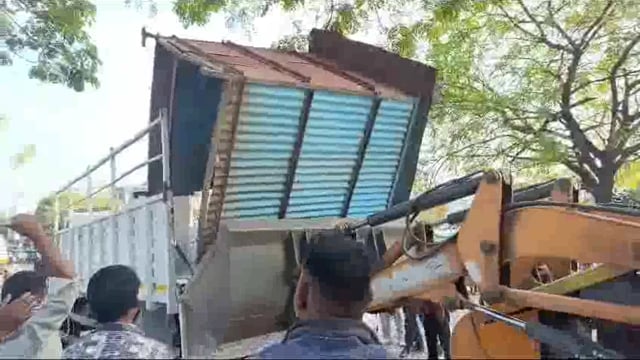 गाडगे नगर पोलीस स्टेशन व अतिक्रमण विभाग अंतर्गत अतिक्रमण निर्मूलनाची संयुक्तिक कार्यवाही