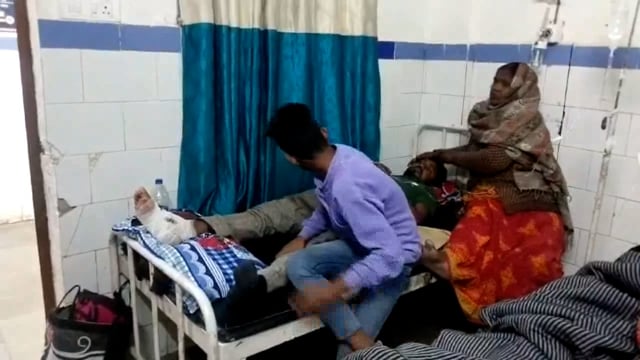 नगर थाना क्षेत्र के सिन्हा कॉलेज मोड़ के समीप बाइक की आमने सामने की टक्कर से दो युवक घायल,एक का सदर अस्पताल में हुआ इलाज