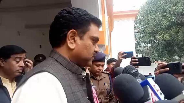 बलिया में समाज कल्याण मंत्री असीम अरुण ने कहा कि मुख्यमंत्री सामुहिक विवाह मामले में कोई नही बख्सा जाएगा