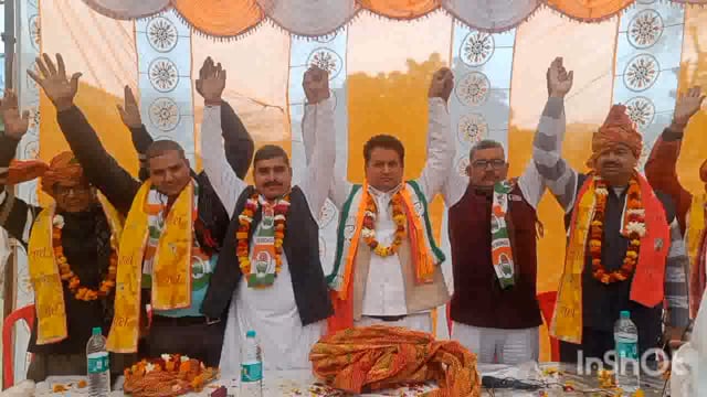 कांग्रेसी कार्यकर्ताओं ने जनता से किया संवाद 6 ब्लॉकों में पहुंचकर गिनाई भाजपा की कमियां