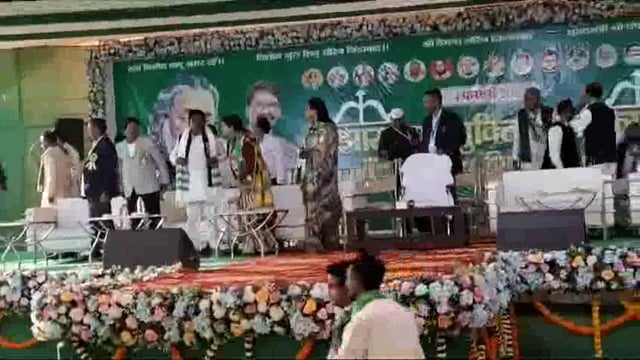 झारखण्ड के नए मुख्यमंत्री चंपई सोरेन पहुंचे धनबाद , झामुमो के 52वें स्थापना दिवस समारोह में हुए शामिल ।