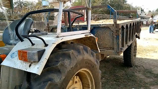 पुलिस ने पड़रिया तिलैया नदी बालूरघाट से बालू लोडकर भाग रहे एक ट्रैक्टर को किया जप्त चालक गिरफ्तार