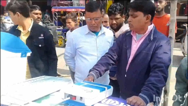 शहर की पुरानी बाजार नगर परिषद एवं महावीरस्थान मतदानकेंद्र पर मोबाइल डेमोंसट्रेशन वैन के द्वारा चलाया गया जागरूकता अभियान