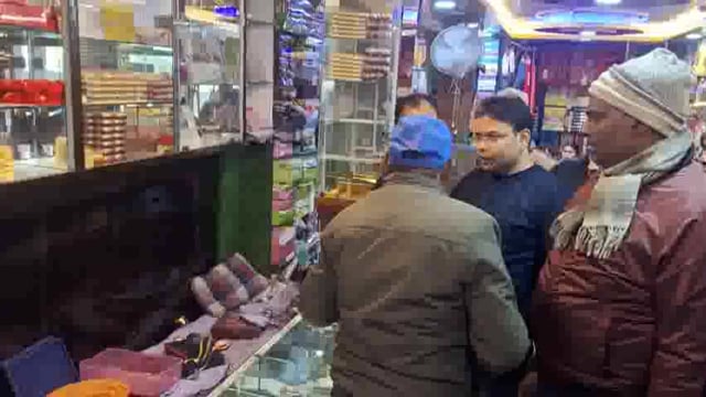 नगर  पंचायत बौंसी डेम रोड स्थित जीत ज्वेलर्स में रविवार की देर रात छत तोड़कर क़रीब 15 लाख की संपत्ति