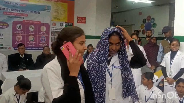 लखीसराय सदर अस्पताल परिसर में विश्व कैंसर दिवस के मौके पर नोंनगढ़ की जीएनएम छात्राओं ने नुक्कड़ नाटक कर किया जागरूक