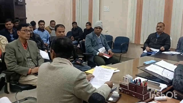 लखीसराय जिला मुख्यालय परिसर स्थित जिलाधिकारी कार्यालय कक्ष में स्वच्छता को लेकर अति महत्वपूर्ण बैठक आयोजित