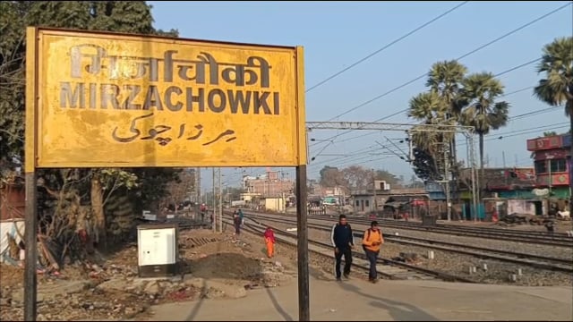 मिर्जाचौकी स्थित लॉकडाउन मार्केट के समीप आग लगने से चार दुकान जलकर हुए राख लाखों की संपत्ति का हुआ नुकसान ।