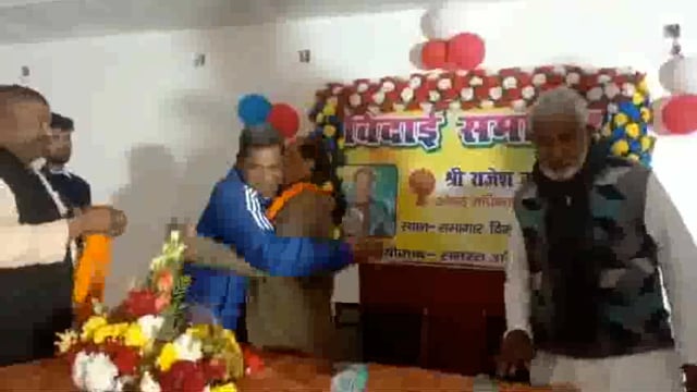 विदाई समरोह आयोजित कर सीईओ को दी गई विदाई l