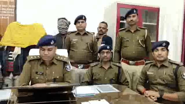 लूटे गए समान सहीत हथियार के साथ चार लूटेरा को नोखा पुलिस किया गिरफतार सासाराम एसडीपीओ ने दी जानकारी 
