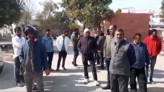 सड़क हादसे में राजस्व निरीक्षक सहित 10 वर्षीय बच्चे की हुई मौत, पुलिस जांच में जुटी 