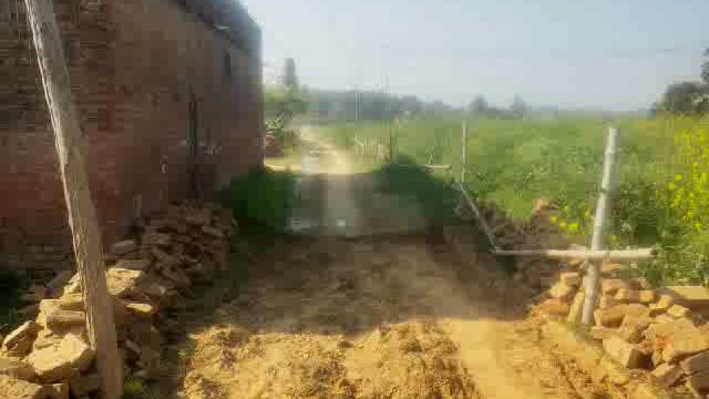 बने खड़ंजा को मरम्मत के नाम पर उखाड़ा, ग्रामीणों में आक्रोश 