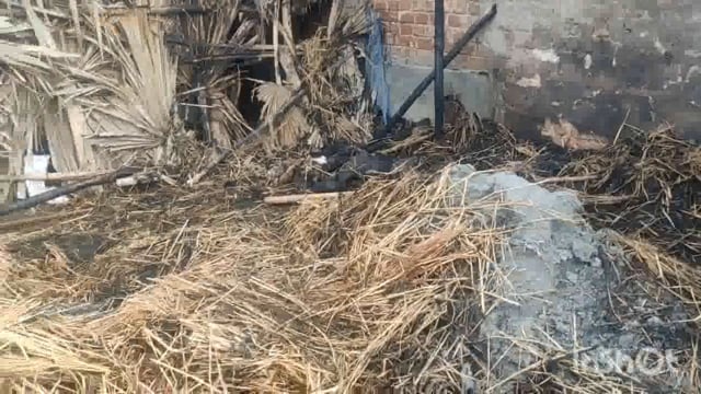 *देर रात आग लगने से पूरा घर जलकर राख, बकरी सहित अन्य चीज जली*