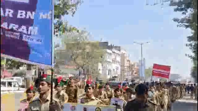 सासाराम में एनसीसी कैडेट्स व परिवहन विभाग ने कर्मियों ने निकाला सड़क मार्च 