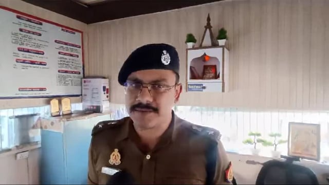 जुम्मे  नमाज को सकुशल संपन्न करने के लिए नगर जोन के थाना क्षेत्र में स्थित मस्जिदों में भ्रमण किया गया आगरा डीसीपी वाइट 