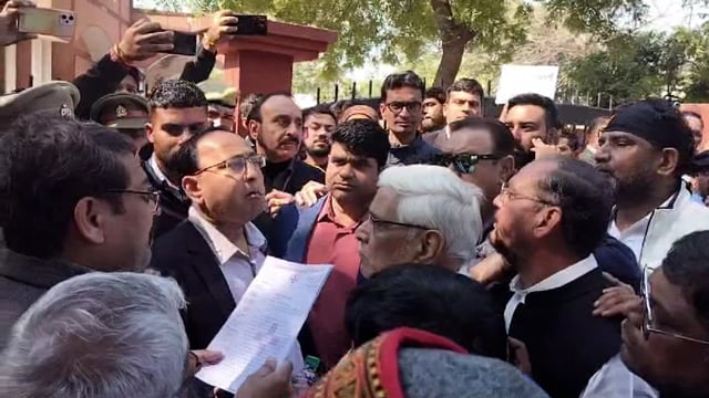 खाद्य सुरक्षा विभाग के खिलाफ खोला व्यापारियों ने मोर्चा सैकड़ो व्यापारी पहुंचे जिलाधिकारी कार्यालय