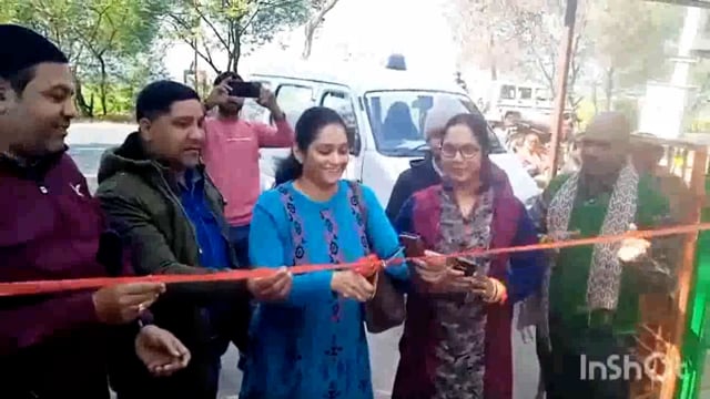 रामगढ़ चौक पीएचसी में स्वास्थ्य मेला का शुभारंभ प्रभारी चिकित्सा पदाधिकारी ने फीता काटकर किया।