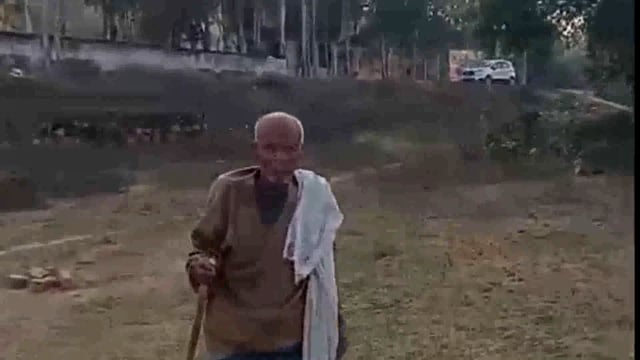 प्रखंड कार्यालय भवन निर्माण हेतु गठित टीम द्वारा जमीन की मापी कर किया जा रहा चिन्हित