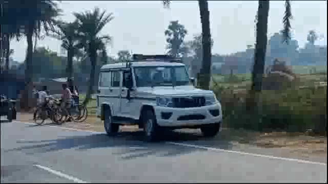 रामपुर मोड़ के समीप स्टेरिंग फेल हो जाने से गैस सिलेंडर लदी ट्रक पलटा बड़ी घटना घटित होने से बचा।