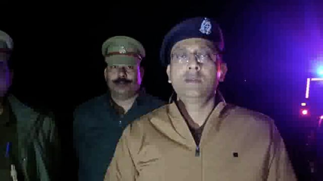 थाना कोतवाली क्षेत्र में खन्नोत नदी के पास जंगल में पेड़ से लटके मिले अज्ञात व्यक्ति के शव 