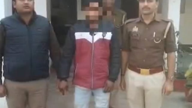 घंटा घर चौक पर हरा झण्डा फहराने वाले युवक के पुलिस ने किया गिरफ्तार 