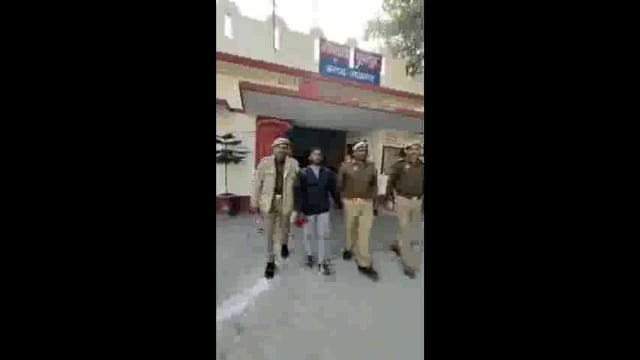 थाना फूलपुर में दुष्कर्म करने वाले अभियुक्त को खुरासन रोड रेलवे स्टेशन के पास से पुलिस ने किया गिरफ्तार