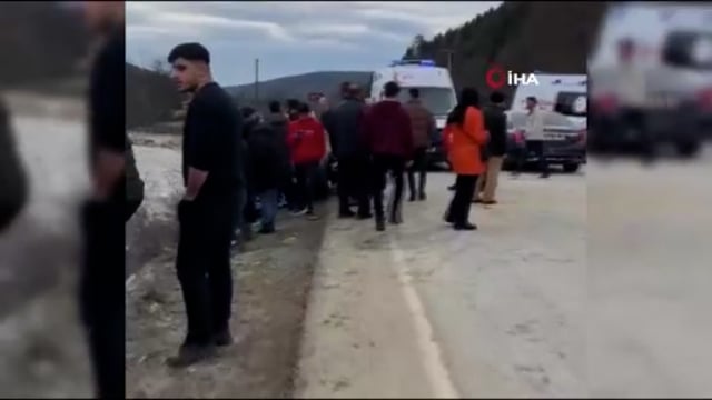 Yoldan çıkan cip dereye uçtu: 4 kişi boğulmak üzereyken kurtarıldı