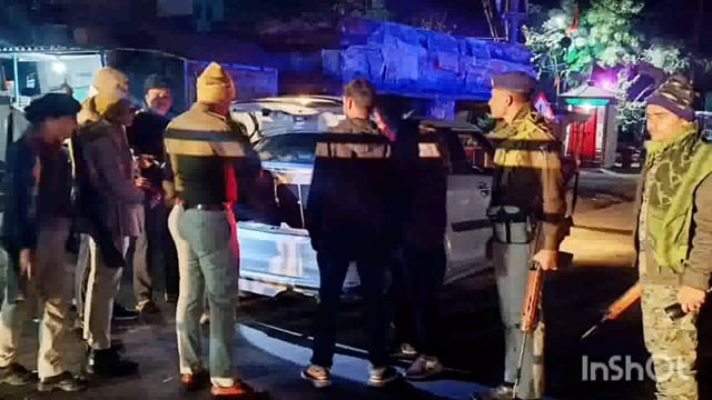 रामगढ़ चौक पर जिला प्रशासन के निर्देश पर थाना अध्यक्ष ने चलाया विशेष सघन वाहन चेकिंग अभियान।