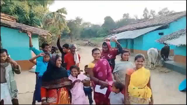 बिजली, सड़क, पुल से वंचित आक्रोशित ग्रामीणों ने बिजली विभाग एवं जनप्रतिनिधियों के विरुद्ध किया प्रदर्शन