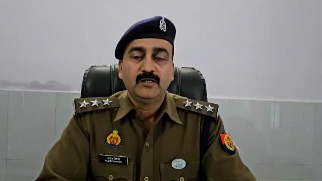 अलीगढ के टप्पल थाना इलाके मे प्रेम प्रसंग मे युवक को बाइक सहित जिन्दा जलाया 