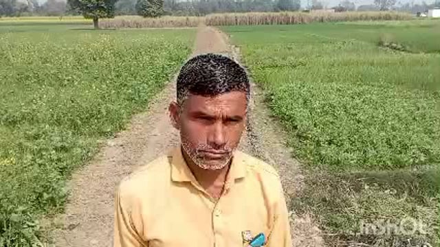 राजस्व लेखपाल व कानूनगो पर ग्रामीण ने अपने खेत में जबरन खड़ी फसल को जुताई करवाने का लगाया आरोप