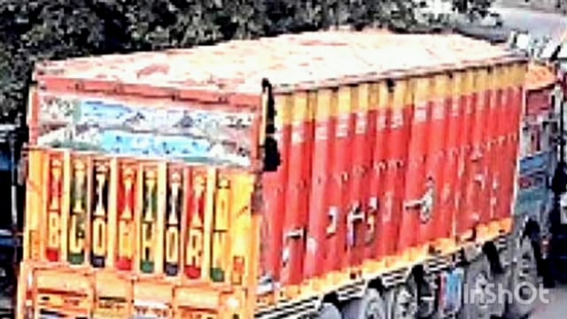 रामगढ़ चौक थाना अध्यक्ष ने ओवर बालू लोड  ट्रक को किया जप्त।