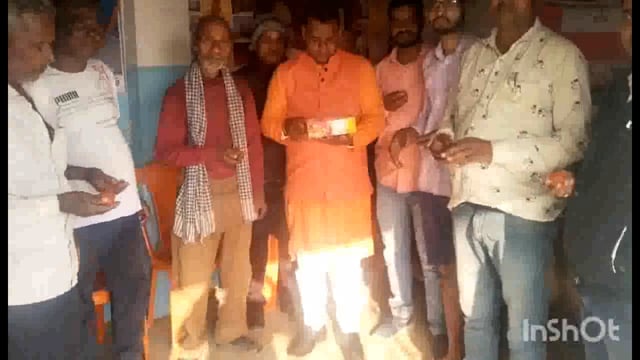 *एनडीए सरकार की फूल बहुत पर बीजेपी कार्यकर्ताओं ने बेलहर में मनाया जश्न,लोगों के बीच बांटी मिठाई*