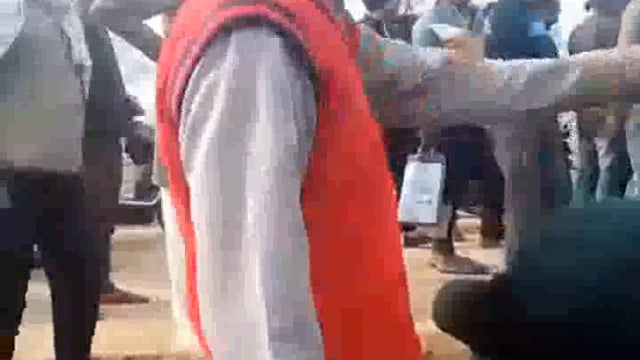 स्कूली बच्चे लेकर जा रही मैक्स पिकअप पलटी 10 बच्चे हुए चुटैल