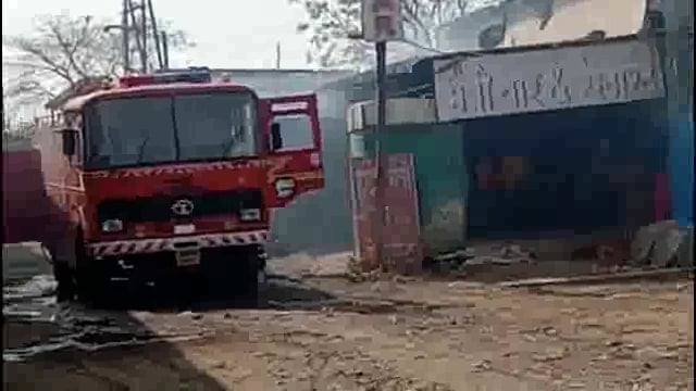 बिदर रोडवरील मैत्री बार मध्ये लागली आग,अग्निशमन दलाचे जवान घटनास्थळी दाखल