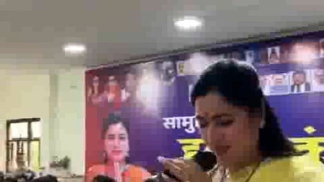 खासदार नवनीत राणांनी रवी रणांसाठी घेतला 'हा' खास उखाणा