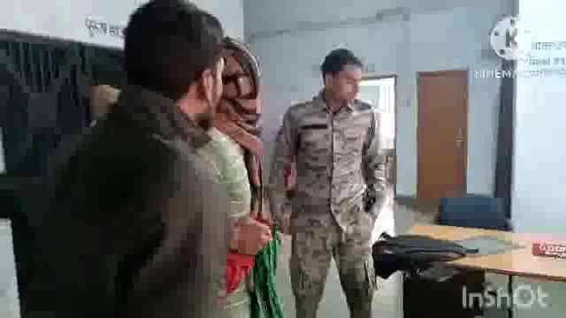 सूर्यगढ़ा -दो शराब कारोबारी को 50 लीटर देसी महुआ शराब के साथ गिरफ्तार कर पुलिस हिरासत में भेजा जा रहा है जेल।