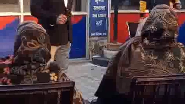 थाना रोजा पर पीस कमेटी बैठक के दौरान सभी धर्म गुरुओं को आगामी त्यौहारों को लेकर शांति व्यवस्था बनाए रखने किया गया जागरूक