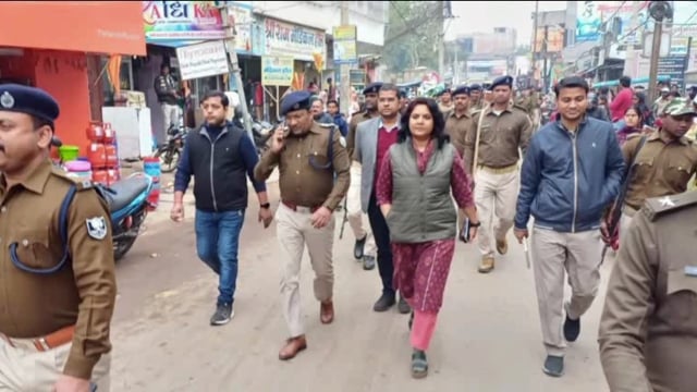 सरस्वती पूजा को लेकर प्रशासन का फ्लैग मार्च