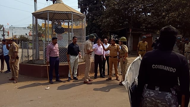 रावेर तालुक्यातील ऐंनपुर येथे 12फेब्रुवारी रोजी सकाळी दहा वाजता चे सुमारास अवैध वाळू वाहतूकी वरून झाली दोन गटात दगडफेक.