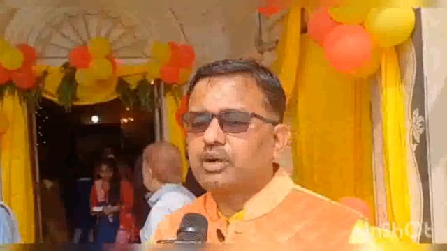 बसंत पंचमी पर वर्ष भर में खुलने वाले शाह जी मंदिर में बसंती कमर में ठाकुरजी के दर्शनों को भक्तों का सैलाब उमडा