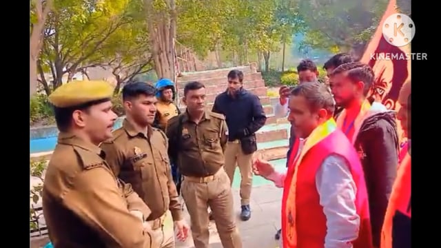 अखिल भारत हिंदू महासभा की वैलेंटाइन डे का विरोध प्रदर्शन आगरा के सुभाष पार्क के बाहर किया गया