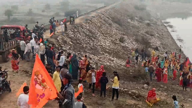 दो दिवसीय श्री राम महायज्ञ को लेकर निकाली गई भव्य कलश शोभायात्रा