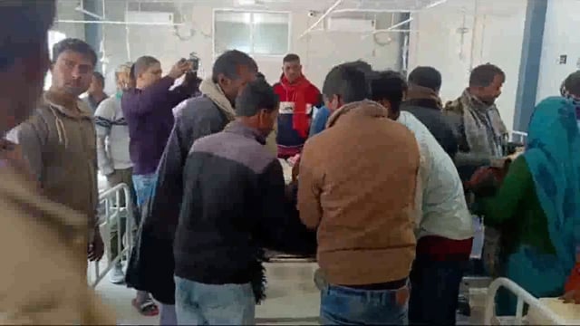 सीतामढ़ी,इस वक्त की बड़ी,खबर घात लगाए अपराधियों ने एक युवक को गोली मारकर जख्मी कर 10000 नगदी के साथ बाइक लूट।@