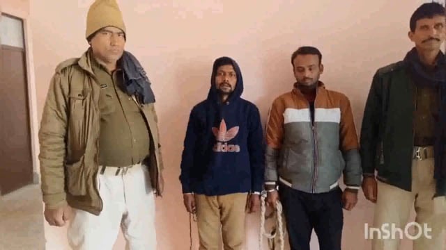 लखीसराय उत्पाद विभाग की टीम ने नगर थाना क्षेत्र के रेलवे स्टेशन के समीप  मैदान से दो लोगों को बियर के साथ किया गिरफ्तार