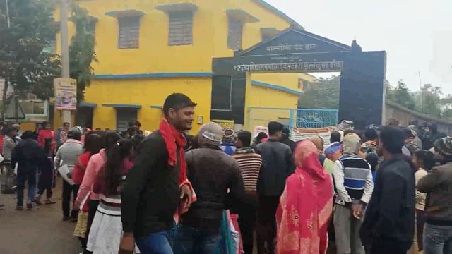 मैट्रिक परीक्षा के पहले दिन प्रखंड के दोनों परीक्षा केंद्रों पर शांतिपूर्ण परीक्षा संपन्न,37 परीक्षार्थी रहे अनुपस्थित 