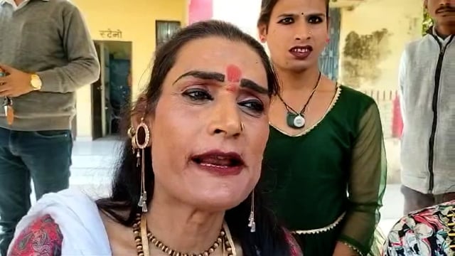 जालौन जिले से अनोखी खबर किन्नरों ने नगर क्षेत्र के विकास के लिए भेजा ज्ञापन प्रधानमंत्री को संबोधित उपजिलाधिकारी को दिया