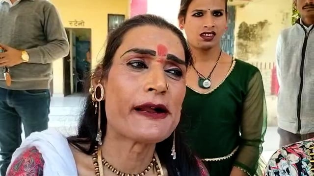 जालौन जिले से अनोखी खबर किन्नरों ने नगर क्षेत्र के विकास के लिए भेजा ज्ञापन प्रधानमंत्री को संबोधित उपजिलाधिकारी को दिया