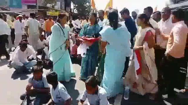 मनोज जरांगे पाटील यांच्या उपोषणाला पाठिंबा म्हणून दिग्रस  (कराळे) पाटीवर मराठा समाज बांधवाकडून रस्ता रोको करण्यात आला.