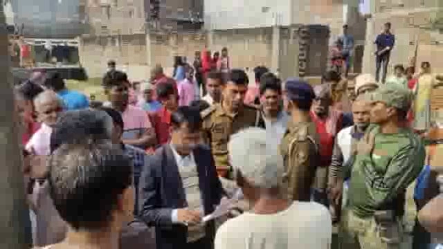 किशनपुर गांव में विद्यालय की जमीन अतिक्रमण को लेकर ग्रामीण हुए उग्र प्रशासन ने मामले को किया शांत