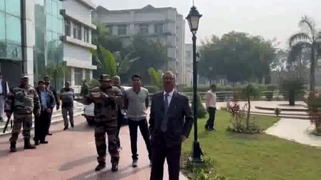 *अंबेडकरनगर*
मेडिकल कालेज में हंगामा
*काम छोड़ बाहर निकले रेजिडेंट*
प्रधानाचार्य और रिजीदेंटो में तीखी बहस
मानदेय की मांग को लेकर हंगामा